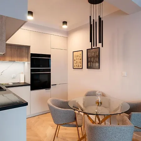 Komfortowy Apartament W Centrum Miasta.